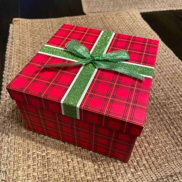 Midwest Gift Santa and Snowman Salt and Pepper Shakers on Gnome Crossing Stand - Picture 6 of 6